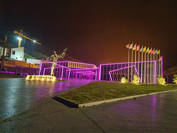 城市亮化是现代城市建设的重要组成部分,它不仅可以美化城市的夜景,还能提升城市的整体形象。随着科技的不断进步,城市亮化也得到了更多的关注和创新。本文将介绍一些关于城市亮化的创意和技术,帮助读者了解城市亮化的重要性以及如何进行莎车城市亮化的规划和实施。 城市亮化是现代城市建设的重要组成部分,它不仅可以美化城市的夜景,还能提升城市的整体形象。随着科技的不断进步,城市亮化也得到了更多的关注和创新。本文将介绍一些关于城市亮化的创意和技术,帮助读者了解莎车城市亮化的重要性以及如何进行莎车城市亮化的规划和实施。