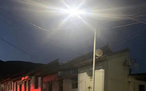 农村院子里最适合的莎车太阳能路灯亮度与安装要点 农村院子里最适合的莎车太阳能路灯亮度与安装要点