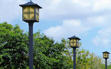 太阳能莎车庭院灯怎么选亮度与续航更耐用